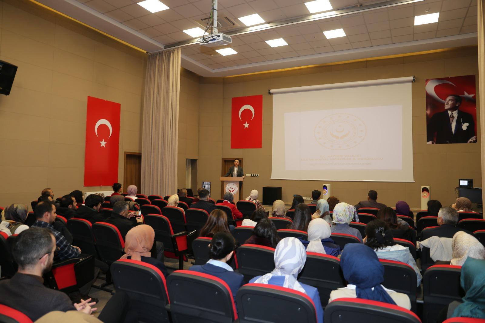 Şehit Yakınları ve Gaziler Birimine Destek Veren  Personeline Teşekkür Belgesi Takdimi