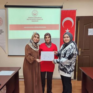 Modüler Aile Eğitim Programı Kapsamındaki İkinci Grup Eğitimleri Başarıyla Tamamlandı - fotoğraf 1