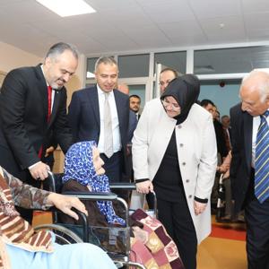 Bakan Selçuk Bursa’da Gündüzlü Bakım Merkezi ve Huzurevi Açılışları Gerçekleştirdi - fotoğraf 7