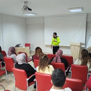 Trafik Bilinci Eğitimi Gerçekleştirildi - fotoğraf 3