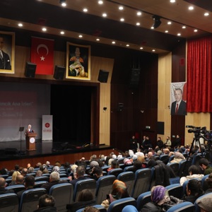 Aile ve Sosyal Hizmetler Bakanımız Mahinur Özdemir Göktaş Hacı Bektaş-ı Veli'nin şehri, Kapadokya'nın merkezi Nevşehir'de Alevi-Bektaşi Kültür ve Cemevi Başkanlığı tarafından düzenlenen Ailede Kadıncık Ana İzleri Paneli'ne katıldı. - fotoğraf 4