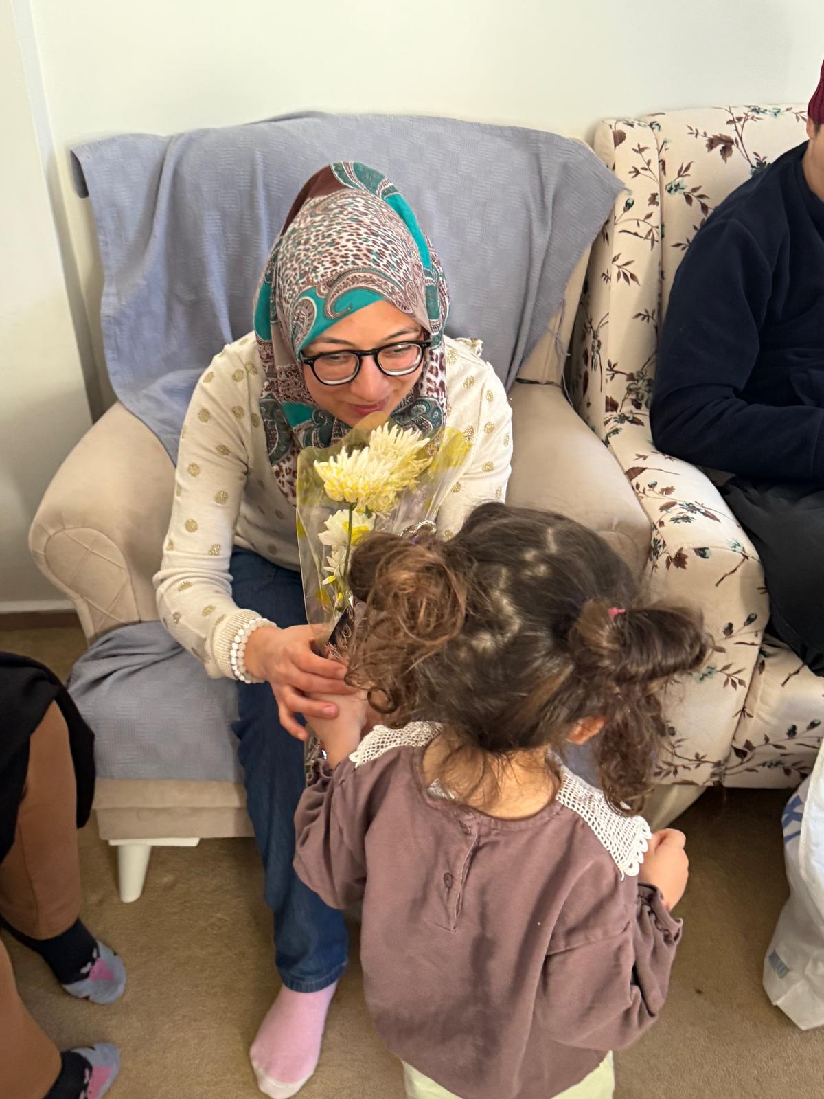 Minik Öğrencilerden Özel Bireylerimize Ziyaret