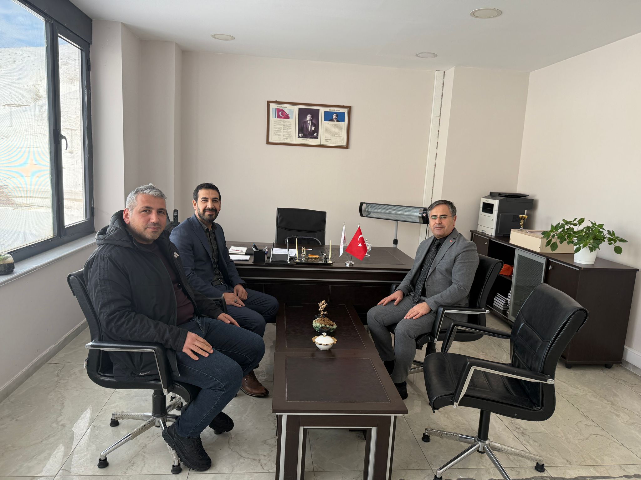 İl Müdürümüz Vefa Akdoğan, Bitlis Şiddet Önleme ve İzleme Merkezi (ŞÖNİM) Müdürlüğümüzü ziyaret etti