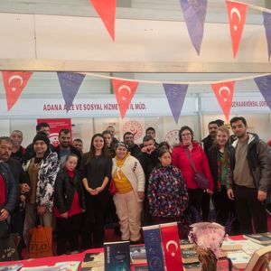 YEDİPINAR GÜNDÜZ BAKIM REHABİLİTASYON VE AİLE DANIŞMA MERKEZİMİZDEN HİZMET ALAN BİREYLERİMİZLE KİTAP FUARI GEZİMİZ - fotoğraf 4