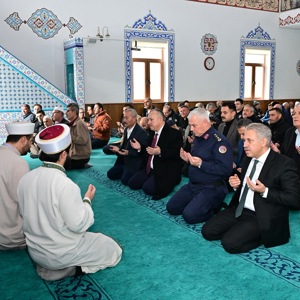 Polis Memuru Furkan Demir’in şehadetinin sene-i devriyesi münasebetiyle Çetinel Camii’nde düzenlenen mevlid programı - fotoğraf 1