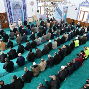 Polis Memuru Furkan Demir’in şehadetinin sene-i devriyesi münasebetiyle Çetinel Camii’nde düzenlenen mevlid programı - fotoğraf 2