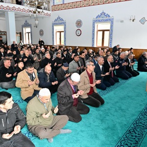 Polis Memuru Furkan Demir’in şehadetinin sene-i devriyesi münasebetiyle Çetinel Camii’nde düzenlenen mevlid programı - fotoğraf 5