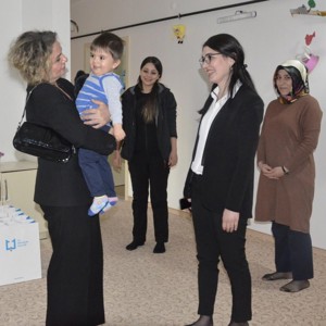Vali Memiş'in eşi Sibel İnci Memiş çocuklarla buluştu - fotoğraf 1