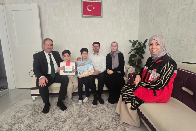 Şehit ve Gazi Çocuklarıızın İlk Karne Sevinci