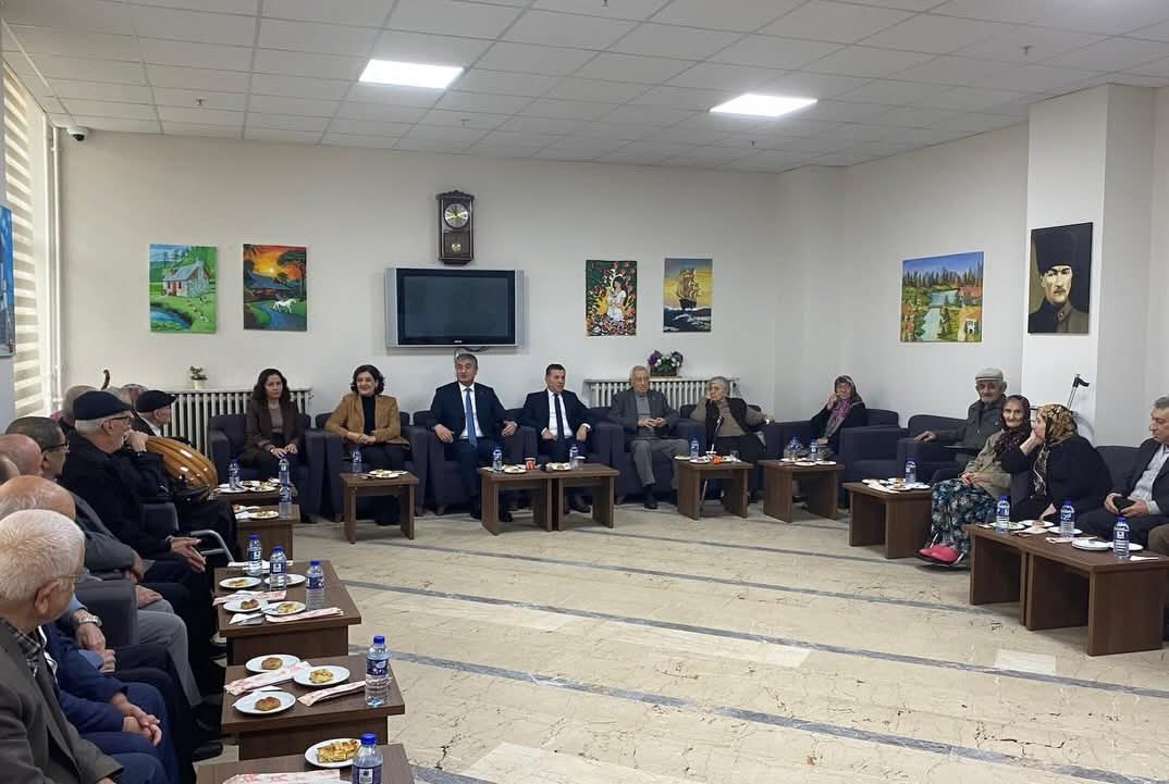 Yılbaşı Programları Kapsamında Yücel Huzurevi Ziyaret Edildi   