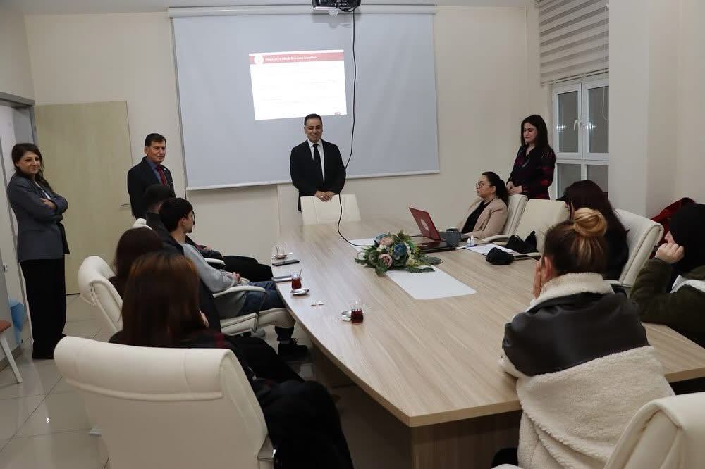 İş Hayatına Uyum Semineri Düzenlenmiştir.