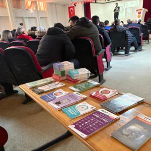 Alaçam’da Kurum Personeline Yönelik Bağımlılıkla Mücadele Eğitimi Düzenlendi - fotoğraf 1