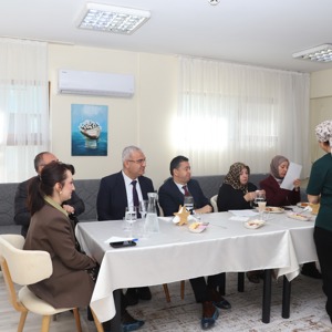ADANA ÇOCUK EVLERİ SİTESİ MÜDÜRLÜĞÜNDE İÇLİ KÖFTE YARIŞMASI HEYECANI - fotoğraf 2