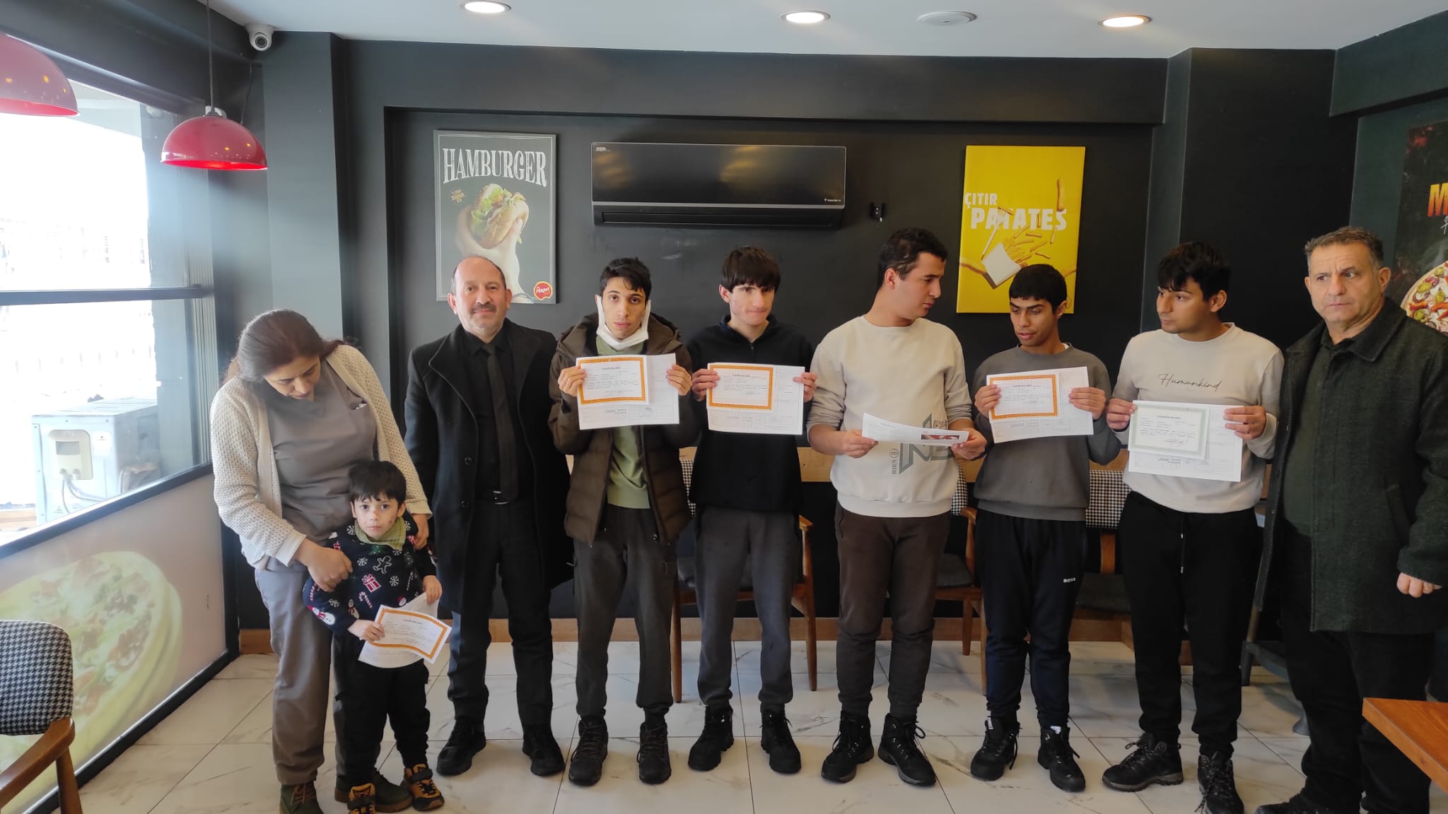 Koruma Altındaki Çocuklarımıza Karne Hediyesi