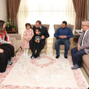Kahraman Gazimiz ve Kıymetli Ailesini İlk Karne Heyecanı Projesi Kapsamında Ziyaret Ettik.            - fotoğraf 5