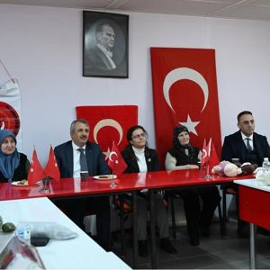  Edirne Valisi Yunus SEZER, Edirne Şehit Aileleri Yardımlaşma ve Dayanışma Derneği'ni Ziyaret Etti. - fotoğraf 2