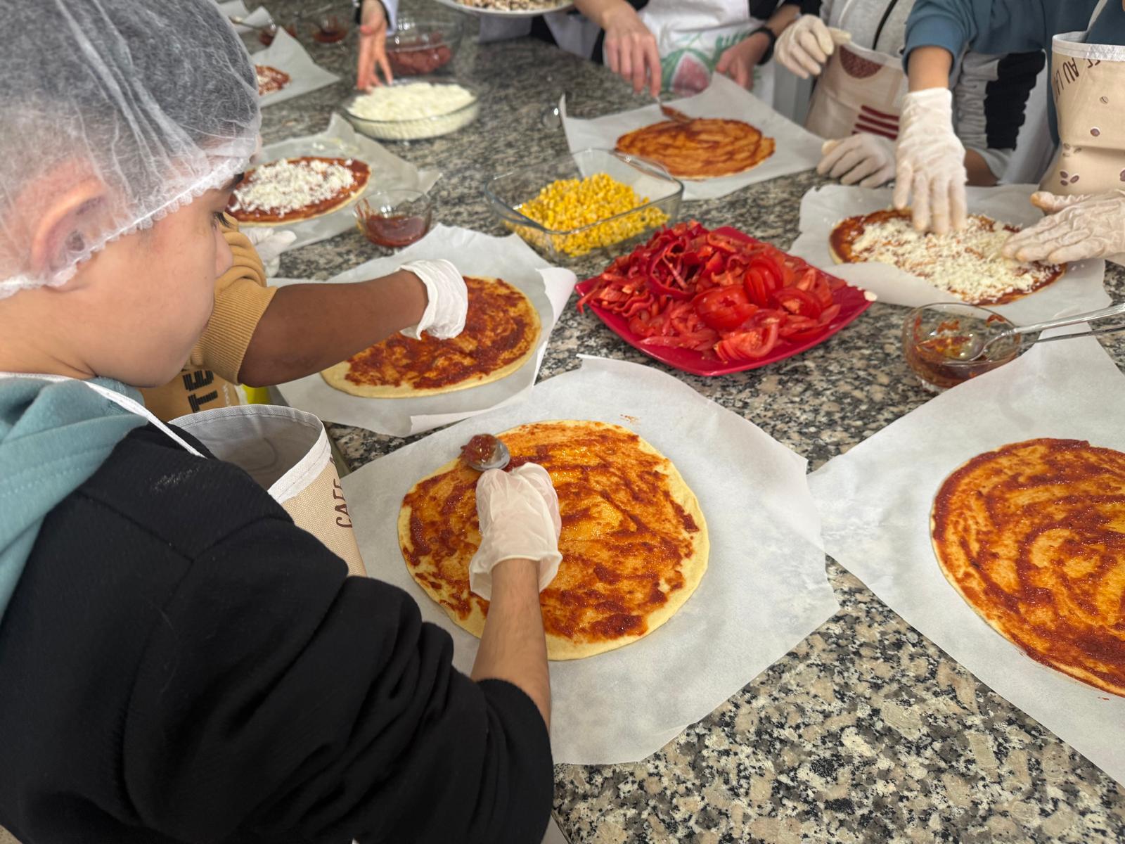 ÇOCUK EVLERİ KOORDİNASYON MERKEZİ MÜDÜRLÜĞÜNDE KORUNMA VE BAKIM ALTINDA BULUNAN ÇOCUKLARIMIZLA PİZZA YAPIMI ETKİNLİĞİ