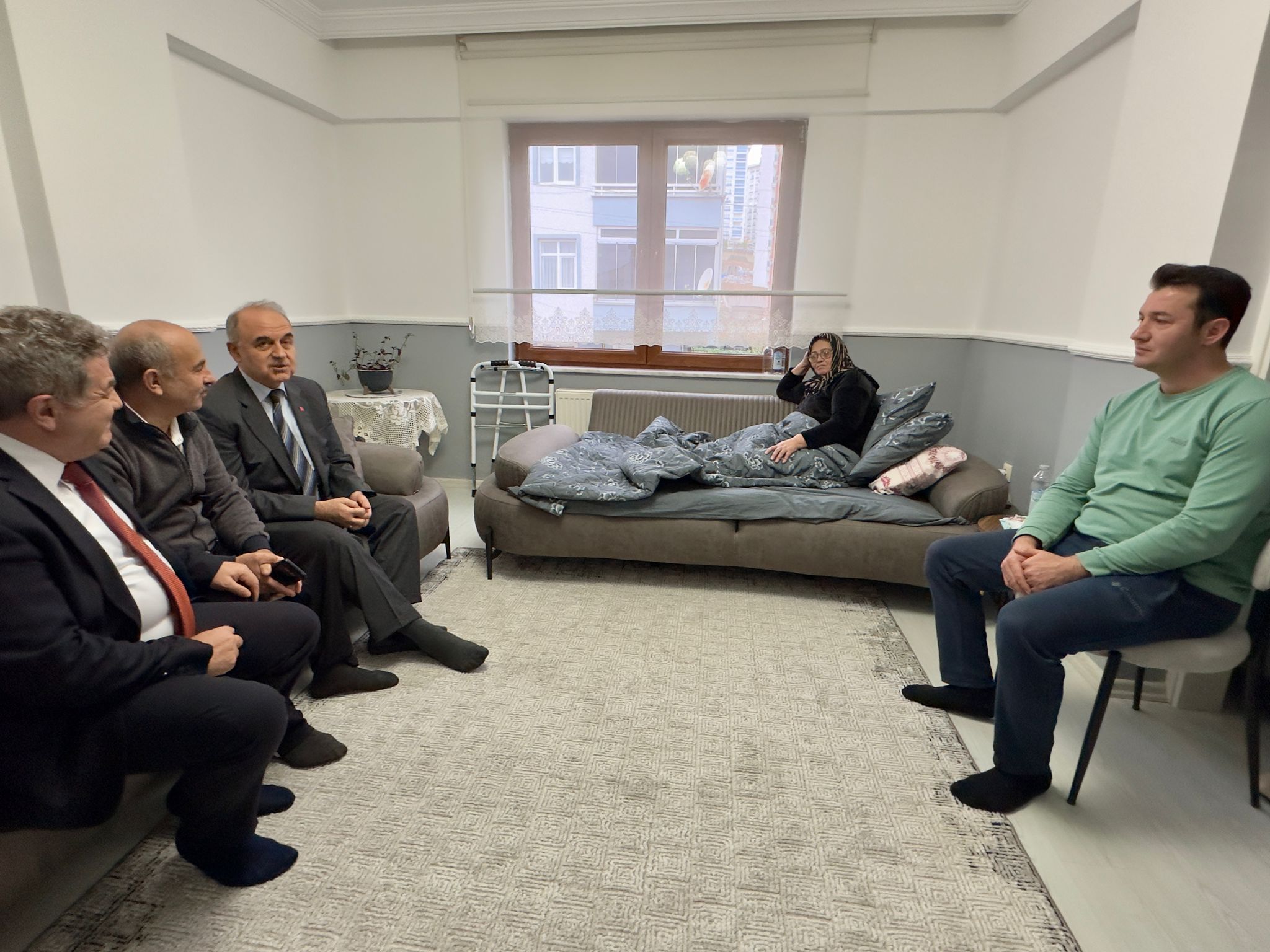 Vali'miz Muammer Erol Riyasetinde, Şehit Piyade Sözleşmeli Er Sefa Kabakkaya’nın ailesi ile Gazi Sami Çakır’a evlerine ziyarette bulunduk