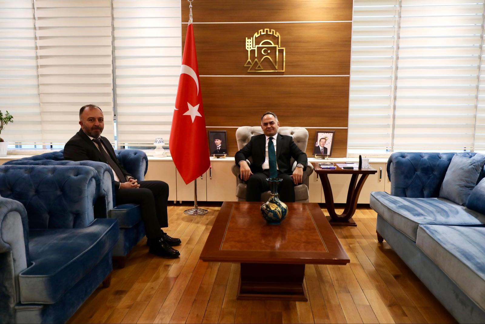 Valimiz Sn. Hüseyin ÇAKIRTAŞ, İl Müdürümüz Sn. Abdulhaluk LONGA’yı Makamında Kabul Etti