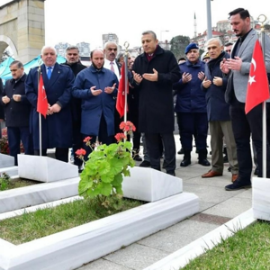 Sayın Valimiz Tahir Şahin, Sülüklü Asri Mezarlığı’nda Bulunan Şehitliği Ziyaret Ederek Aziz Şehitlerimiz İçin Dua Etti. - fotoğraf 4