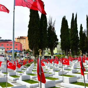 Sayın Valimiz Tahir Şahin, Sülüklü Asri Mezarlığı’nda Bulunan Şehitliği Ziyaret Ederek Aziz Şehitlerimiz İçin Dua Etti. - fotoğraf 1