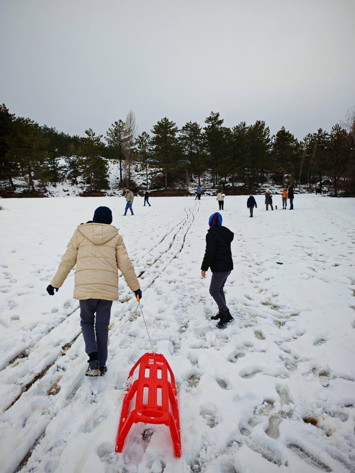 İl Müdürlüğümüze bağlı Engelsiz Yaşam Bakım ve Rehabilitasyon Merkezi Müdürlüğü, Çorum Belediyesi tarafından Çatak Tabiat Parkı’nda düzenlenen Kar Festivali’ne hizmet alan çocuklarımızla birlikte katılım sağladık. 