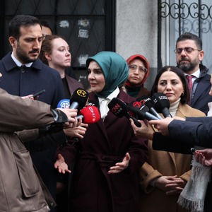 Bakanımız Göktaş'tan İBB'nin kreşinde darp ve istismara uğradığı iddia edilen çocuğun ailesine ziyaret - fotoğraf 3
