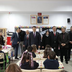Valimiz Sayın Musa Işın ve İl Müdürümüz Sayın Ülkü Uslu Karne Dağıtım Törenine Katıldı - fotoğraf 1