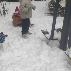 Minik Elleriyle Kartopu Oynayıp ve Kardan Adam Yaptılar - fotoğraf 1