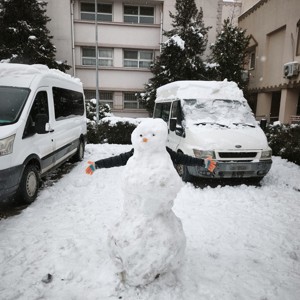 Minik Elleriyle Kartopu Oynayıp ve Kardan Adam Yaptılar - fotoğraf 3