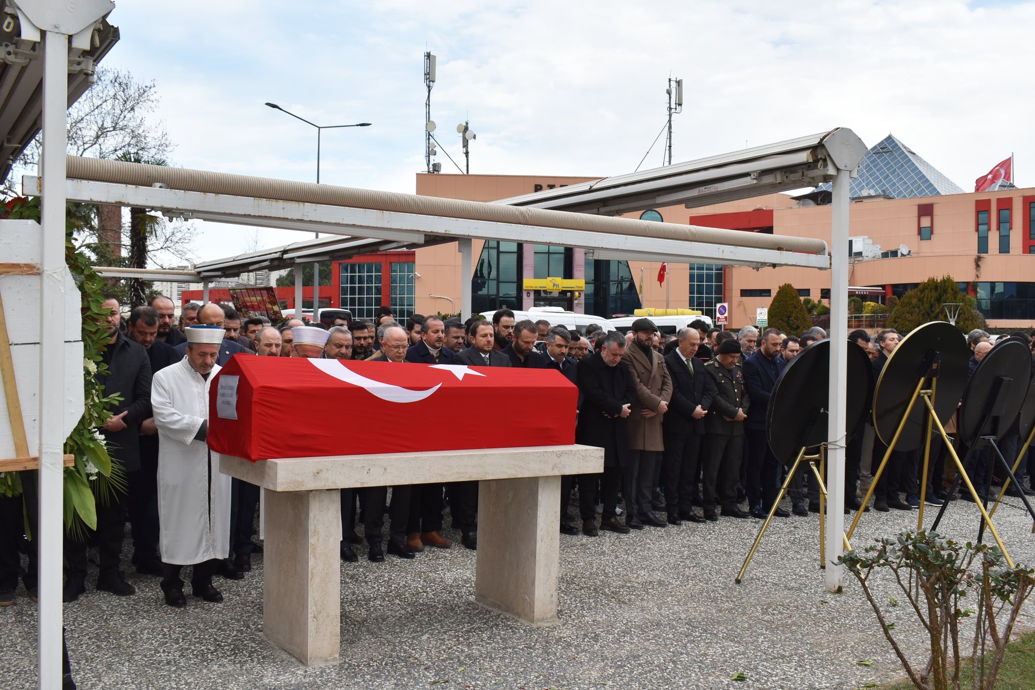 Kıbrıs Barış Harekâtı Gazisi İsmail Yıldız, dualarla ebediyete uğurlandı