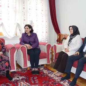 Süreyya Yavuz Hanımefendiden Şehit Ailesine Veda Ziyareti - fotoğraf 1