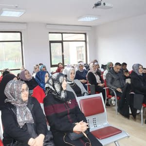 Modüler Aile Eğitim Programını Başarı ile Bitiren Öğrenci Velilerine Belge Takdimi - fotoğraf 2