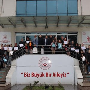 Modüler Aile Eğitim Programını Başarı ile Bitiren Öğrenci Velilerine Belge Takdimi - fotoğraf 1