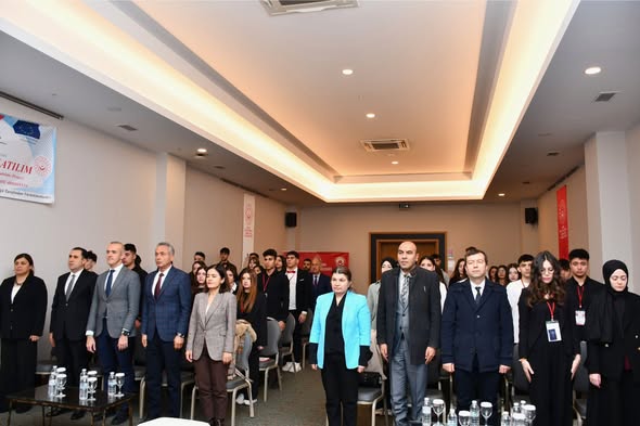 İl Müdürlüğümüzün,  Ev sahipliğinde Erasmus+ KA154 Gençlik Katılımı Programı kapsamında kabul edilen “KAT-KATIL-KATILIM” projesi çerçevesinde düzenlenen Gençlik Kampı, gençlerimizin yoğun katılımıyla başladı