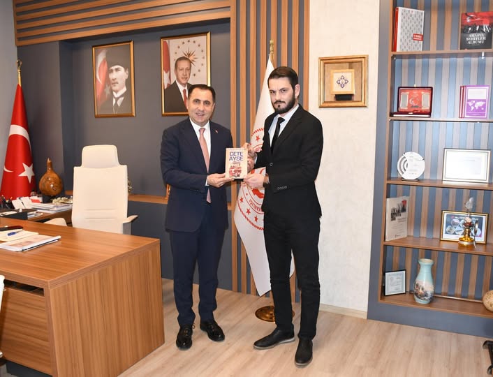 Aydın Osmanlı Ocakları İl Başkanı ve Uluslararası Sporcu Sendikası Ege Bölge Başkanı Sayın Aykut Özsu, İl Müdürümüz İlkay Türkoğlu’na hayırlı olsun ziyareti