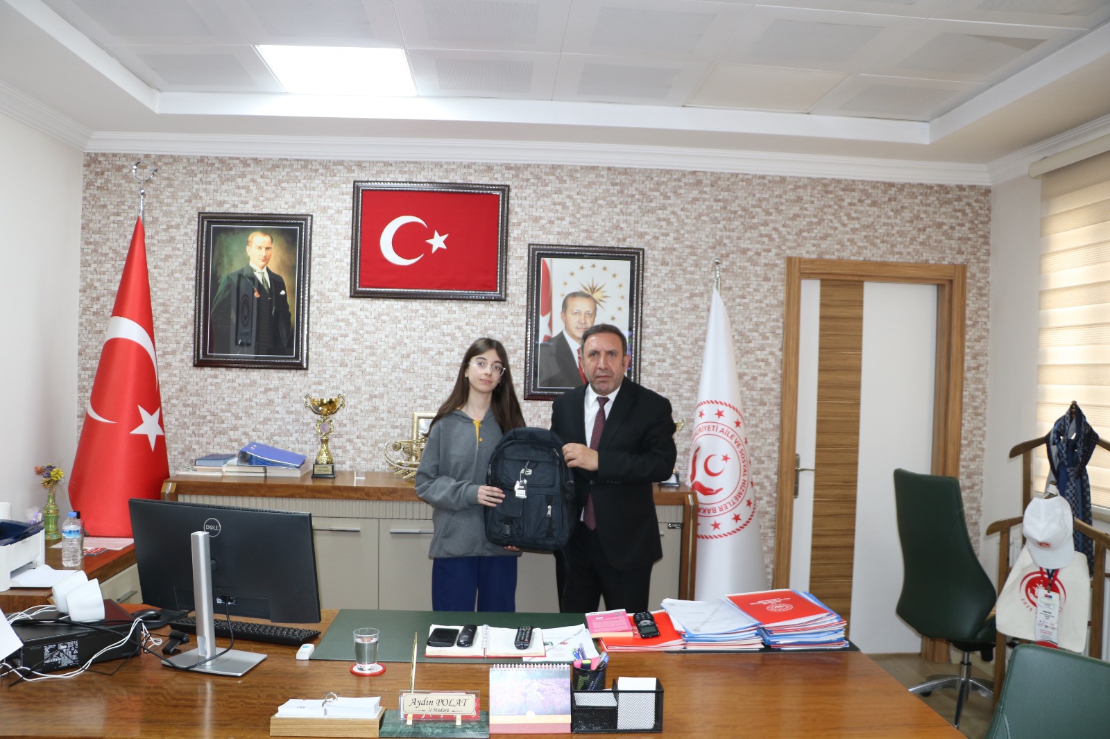 2025 yılı Liseler Geçiş Sistemi (LGS) ve Yükseköğretim Kurumları Sınavı (YKS) sonucunda puan sıralamasına göre okullara yerleşen çocuklarımızın akademik gelişimlerini desteklemek amacıyla yürütülen Okul Destek Seti dağıtımlarımız devam etmektedir.