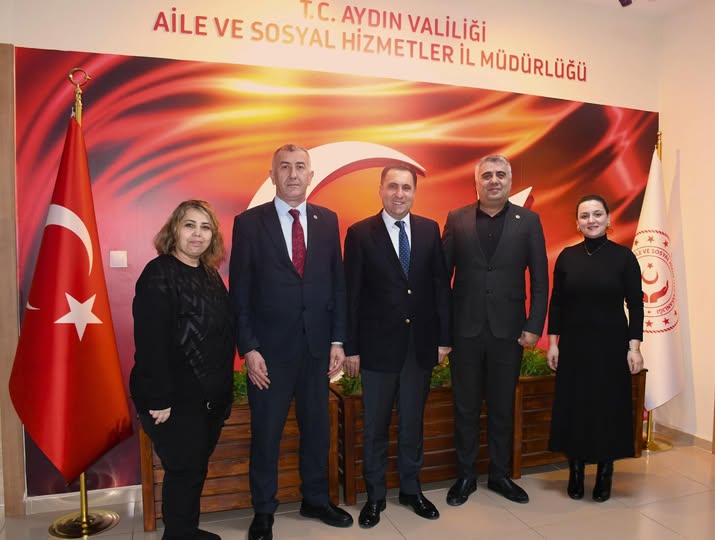 Türkiye Sağlık ve Sosyal Hizmet İşçileri Sendikası (Sağlık-İş) İzmir Şube Başkanlığı; Şube Sekreteri Savaş Erdoğan, Şube Başkan Yardımcısı Erhan Er ve beraberindeki temsilciler, İl Müdürümüz İlkay Türkoğlu’nu makamında ziyareti