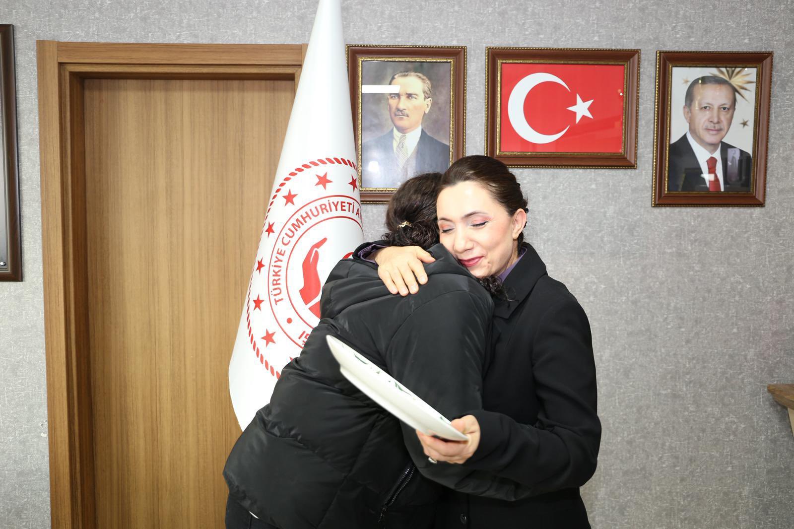 Koruma Altındaki Kızımızdan İl Müdürümüze Anlamlı Çini Tabağı Hediyesi