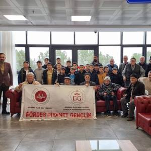 Hafızlık Kursu Öğrencileri Gördes Huzurevi’ni Ziyaret Etti - fotoğraf 1
