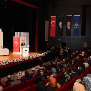 Bakanımız Göktaş, "Bizim Evin Hikayesi" tiyatro oyununun gala gösterimi ile "Ailem" dizisinin ikinci sezon tanıtımına katıldı - fotoğraf 3