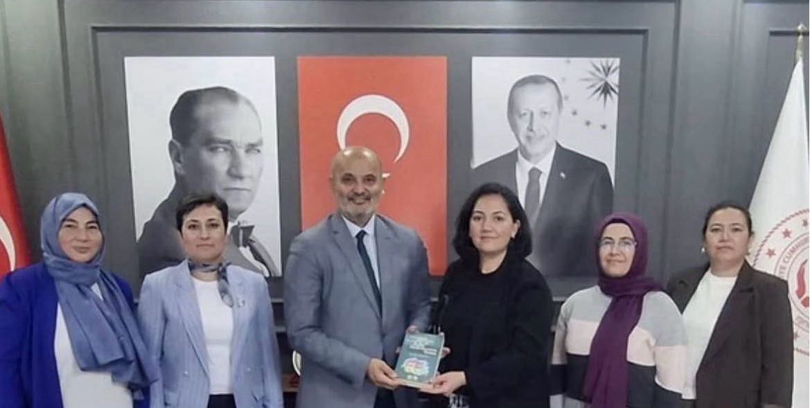 Muğla Mehir Aile Platformu Başkanı İkbal GÜVEN ARSLAN ve beraberindeki heyet, İl Müdürümüz Yakup KÜTÜK’ü makamında ziyaret etti.