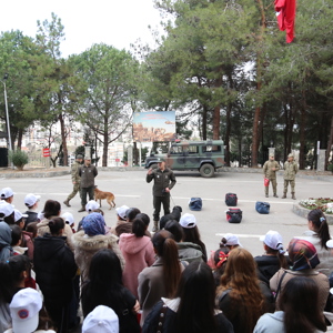 Bakanlığımız Himayesindeki Çocuklar “Mehmetçik ile Bir Gün” Etkinliğinde - fotoğraf 11