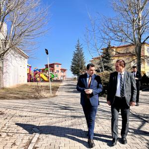 Çocuk Evleri Sitesine Ziyaret - fotoğraf 1