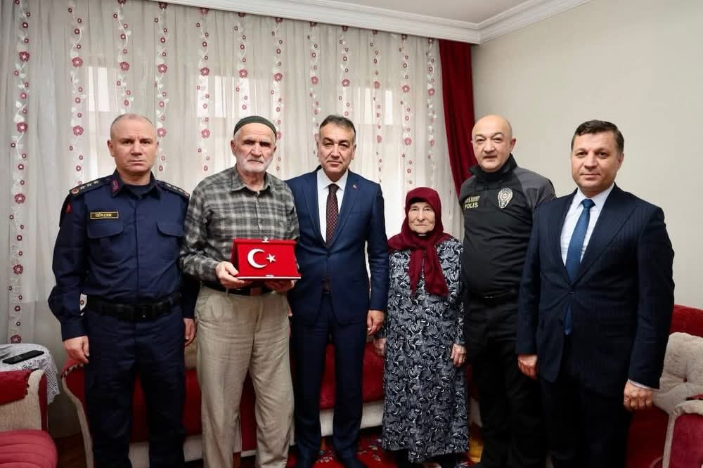 Valimiz Sayın Oktay Çağatay İlk Ziyaretini Aziz Şehidimiz Nuri Özcanın Kıymetli Ailesine Gerçekleştirdi