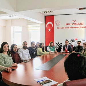 İl Müdürümüz Vefa Akdoğan başkanlığında, Sosyal Hizmet Merkezi Müdürlüğü personelimizin katılımıyla istişare ve değerlendirme toplantısı gerçekleştirildi - fotoğraf 2