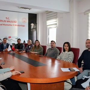 İl Müdürümüz Vefa Akdoğan başkanlığında, Sosyal Hizmet Merkezi Müdürlüğü personelimizin katılımıyla istişare ve değerlendirme toplantısı gerçekleştirildi - fotoğraf 1