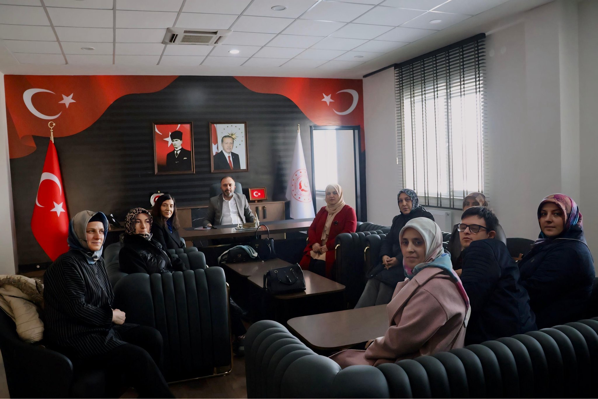 İnci Taneleri Özel Eğitim Engelliler Derneği Yönetiminden İl Müdürümüz Sn. Abdulhaluk LONGA’ya ziyaret.