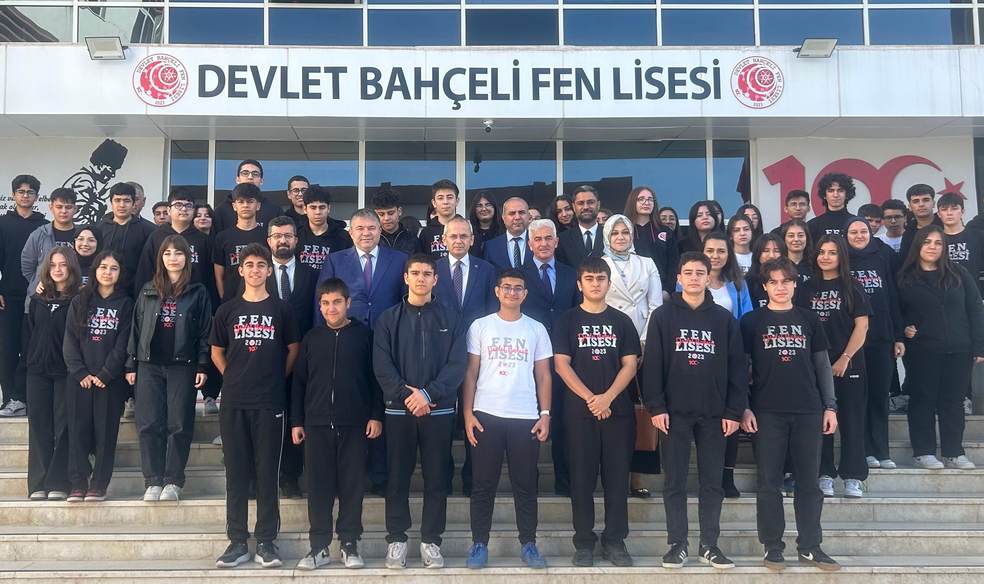 Gençlerin Geleceğine Yön Veren “Geleceğim Ellerimde” Projesi