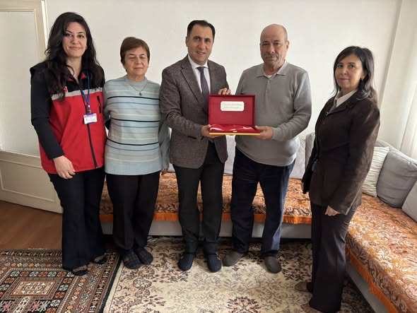 İl Müdürümüz İlkay Türkoğlu, Çine ilçemizde ikamet eden Kıbrıs Gazimiz İbrahim Ersoy ve kıymetli ailesini ziyareti